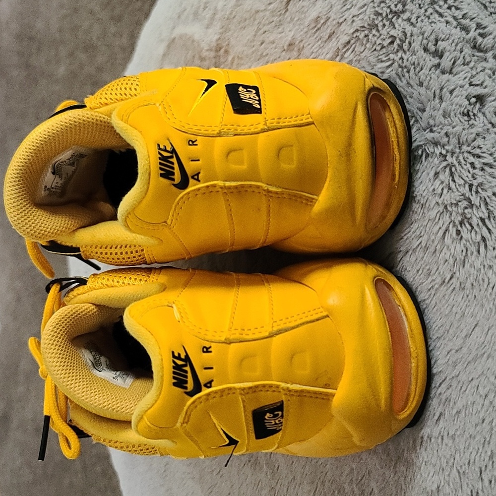 SHOES - Picture 4 of 8